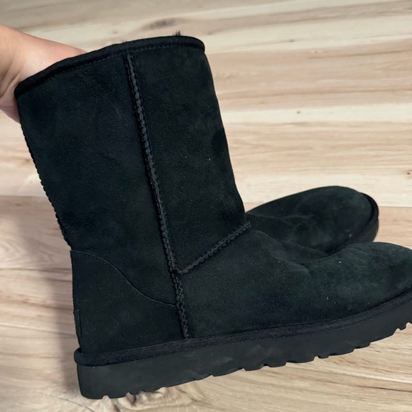 Women’s UGG classic short size size 8 - Picture 3 of 5